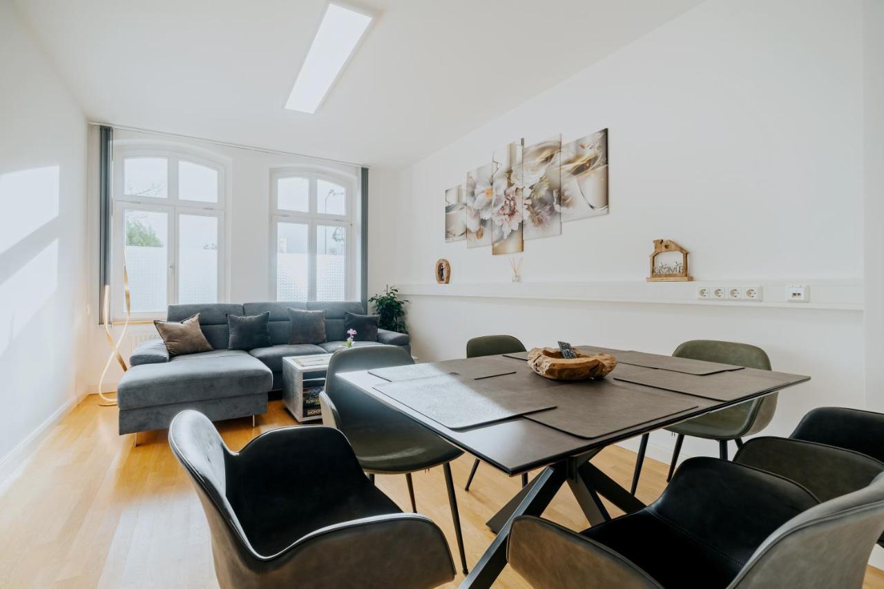 Blissplace 3 Zi Premium Apartment Nahe Getec Arena Mit Kingsize Betten Und Balkon Magdeburg Luaran gambar