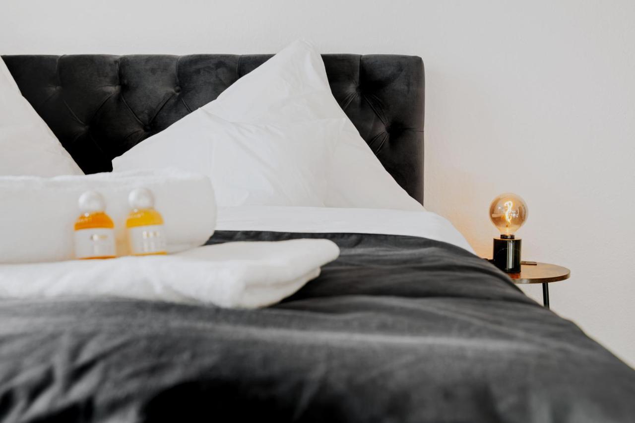 Blissplace 3 Zi Premium Apartment Nahe Getec Arena Mit Kingsize Betten Und Balkon Magdeburg Luaran gambar