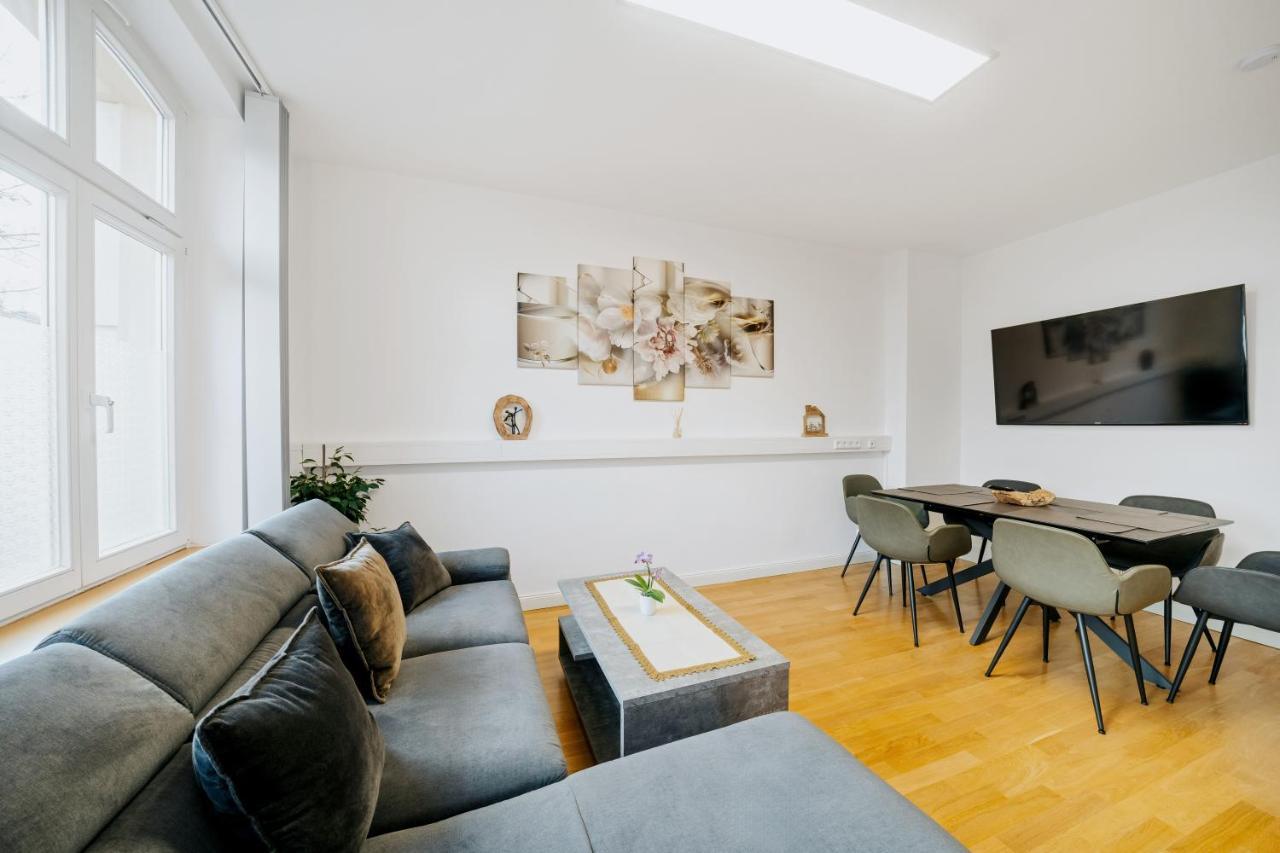 Blissplace 3 Zi Premium Apartment Nahe Getec Arena Mit Kingsize Betten Und Balkon Magdeburg Luaran gambar