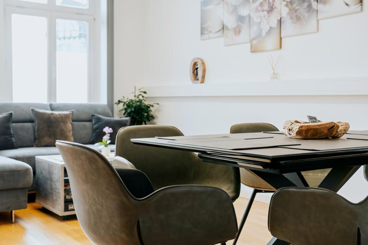 Blissplace 3 Zi Premium Apartment Nahe Getec Arena Mit Kingsize Betten Und Balkon Magdeburg Luaran gambar