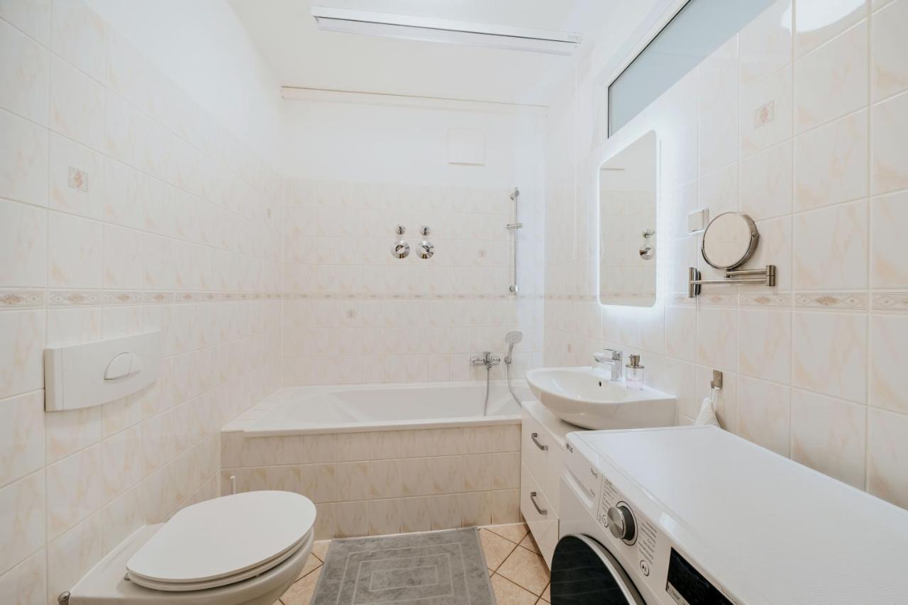 Blissplace 3 Zi Premium Apartment Nahe Getec Arena Mit Kingsize Betten Und Balkon Magdeburg Luaran gambar